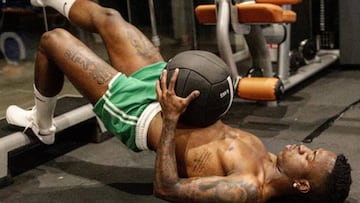 Vinicius se machaca en su casa de Madrid.