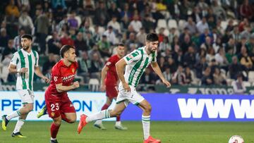 Theo Zidane con la camiseta del Córdoba ante el Zaragoza.