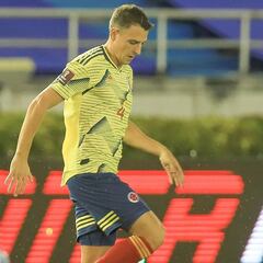 Santiago Arias tiene fractura de peroné y daños en el tobillo