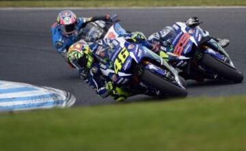 Valentino Rossi seguido de Jorge Lorenzo.