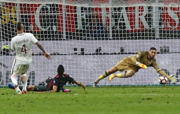 AC Milan's goalkeeper Gianluigi Donnarumma in action against AS Roma.