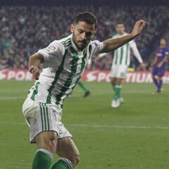 LaLiga denuncia el lanzamiento de mecheros en el Betis-Barça