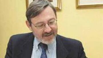 <b>MEDIADOR.</B> El secretario de Estado para el Deporte, Jaime Lissavetzky, ha ejercido de mediador para resolver los problemas existentes entre la Federación y la Liga.