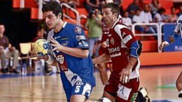 <b>OCASIÓN. </b>Mindeguía, al ataque, es una novedad del Portland.