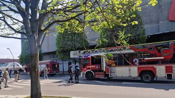 10-05-25. DOTACIÓN DE BOMBEROS ANTE EL ESTADIO EL MOLINÓN POR UN PROBLEMA EN UNA CALDERA.