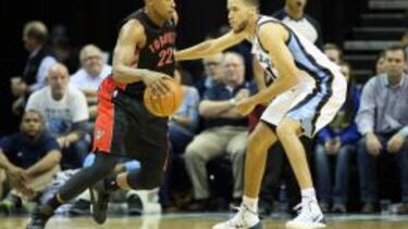 Rudy Gay (22) ante Tayshaun Prince (21) esta pasada madrugada.