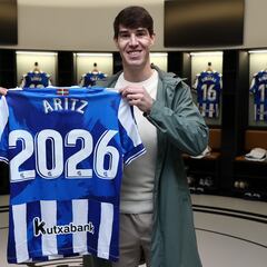 Aritz Elustondo renueva hasta 2026