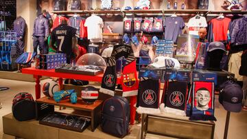 Tienda del PSG con detalles de Mbappé