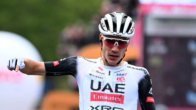 Ayuso: “Sueño con vestirme de rosa”