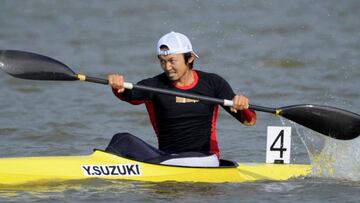 Yasuhiro Suzuki compite durante una prueba de piragüismo en los Juegos Asiáticos de 2010.
