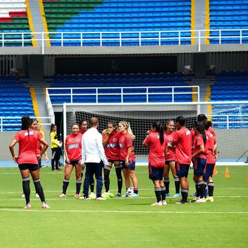 La Selección Femenina de Mayores está lista para el amistoso frente a Argentina. El equipo de Nelson Abadía realizó su último entrenamiento en el Pascual Guerrero, sede del partido.