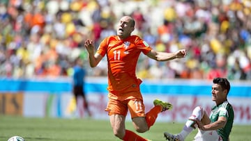 Foto de accion durante el partido Holanda vs Mexico, correspondiente a los octavos de final, partido numero 51 del Mundial de Futbol Brasil 2014, en la Foto: 11 Arjen ROBBEN-hol 15 Hector MORENO-mex
 
 29/06/2014/MEXSPORT/ OMAR MARTINEZ
 
 Estadio Castelao, Fortaleza
 