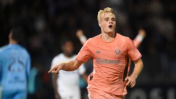 El Oporto se asienta en el trono