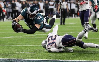 ¿Por qué la recepción de Zach Ertz sí fue touchdown y la de Jesse James no?