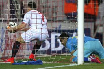 2-2. Gameiro anotó el gol del empate sevillista.