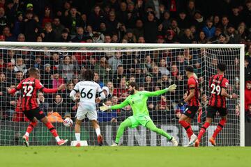 Así marcó Billing el tanto del Bournemouth al Liverpool.