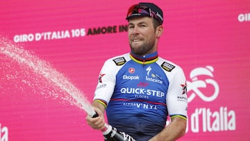 Mark Cavendish, en el podio de Balatonf&uuml;red, celebra su victoria.