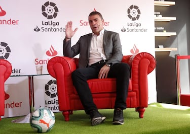 Histórico miembro de La Quinta del Buitre que dominó el fútbol español en la década de los 80, esta sería su segunda Chanpions, un trofeo que nunca pudo conquistar con sus compañeros de quinta (Butragueño, Míchel, Martín Vázquez y Pardeza, aunque éste a menor grado). Hijo de Manuel Sanchís, vencedor de la Copa de Europa en 1966, se retiraría en 2001. Es el tercer jugador con más partidos defendiendo la camiseta blanca. Comentarista de los partidos del Madrid, le gusta el arte, la caza y tiene negocios vinícolas.