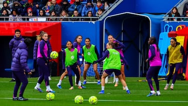 Baño de masas y sorpresa de las reinas magas del Barça