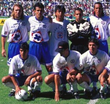 Los jugadores de Cruz Azul minutos antes de enfrentar al León aquel domingo 7 de diciembre de 1997.