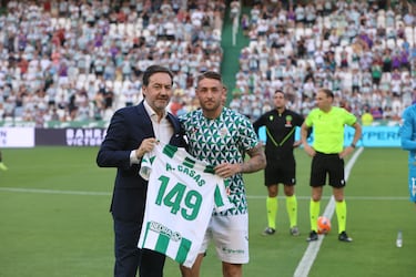 El Arcángel reconoce a Antonio Casas