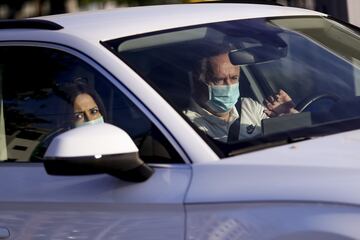 Carlos Naval (Delegado del Barça) llegando a la Ciudad Deportiva del Fútbol Club Barcelona.

