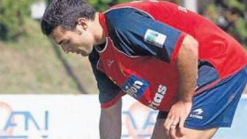 <b>PREPARADO.</b> David Barral se dispone a ejecutar un lanzamiento a puerta en Mareo