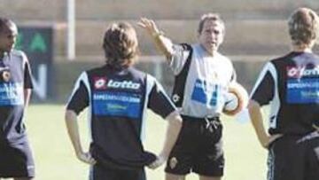 <b>UN DÍA ENTERO. </b>Por la mañana hubo trabajo defensivo. Después, los jugadores fueron al hotel para almorzar y descansar juntos. Hubo sesión de vídeo y, por la tarde, nuevo entrenamiento.