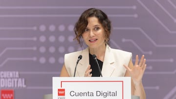 La presidenta de la Comunidad de Madrid, Isabel D¨ªaz Ayuso, presenta la Cuenta Digital, la nueva aplicaci¨®n m¨®vil de la Administraci¨®n auton¨®mica, en la Real Casa de Correos, a 15 de julio de 2024, en Madrid (Espa?a). La Cuenta Digital es una nueva aplicaci¨®n m¨®vil de la Administraci¨®n auton¨®mica que facilita la gesti¨®n de un centenar de servicios p¨²blicos a ciudadanos y empresas.
15 JULIO 2024;AYUSO;CUENTA DIGITAL: APP: APP MOVIL;ADMINISTRACION
Eduardo Parra / Europa Press
15/07/2024
