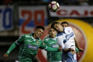 Futbol, Audax vs Universidad Catolica.
Decima fecha, cmapeonato de Clausura 2016/17.
El jugador de Universidad Catolica Carlos Lobos, derecha, disputa el balon con Jorge Faundez de Audax durante el partido de primera division en el estadio Bicentenario La Florida de Santiago, Chile.
16/04/2017
Andres Pina/Photosport
************

Football, Audax vs Universidad Catolica.
10th date, Clousure Championship 2016/17
Universidad Catolica's player Carlos Lobos, right, battles for the ball against Jorge Faundez of Audax during the first division football match held at the Bicentenario La Florida stadium in Santiago, Chile.
16/04/2017
Andres Pina/Photosport