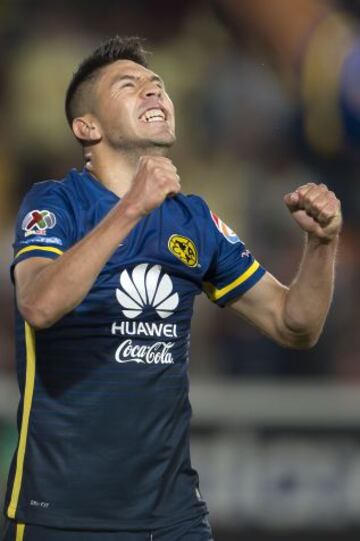 Oribe Peralta festeja su primer gol frente a Tuzos.