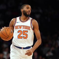 Knicks agree four-year, $150m extension as front office targets championship