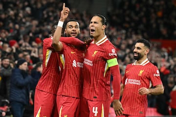 Los jugadores del Liverpool celebran el gol de Cody Gakpo ante el Real Madrid.