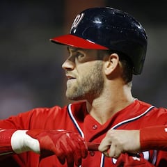 Bryce Harper da un paso atrás