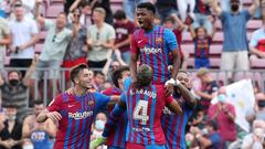 Ansu celebra el gol con Ara&uacute;jo, Nico y Riqui alrededor.