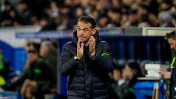 Luis García Plaza ante el Barcelona.