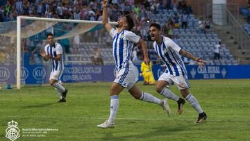 V&iacute;ctor Barroso celebra su gol al Don Benito.