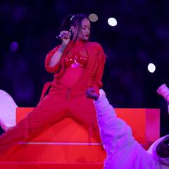 Nicki Minaj, and other celebrities, congratulate Rihanna on pregnancy