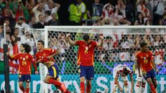 COLONIA (ALEMANIA), 30/06/2024.- El centrocampista de la selección española de fútbol Rodri (2-i) celebra tras marcar ante Georgia, durante el partido de octavos de final de la Eurocopa que las selecciones de España y Georgia disputan este domingo en Colonia. EFE/Alberto Estévez
