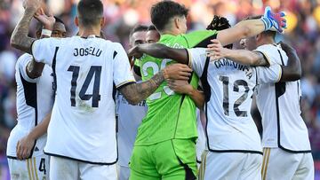 Real Madrid's players celebrate at the end of the Spanish league football match between FC Barcelona and Real Madrid CF at the Estadi Olimpic Lluis Companys in Barcelona on October 28, 2023. (Photo by Josep LAGO / AFP)