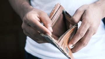 ?Me pueden embargar la n車mina y la cuenta bancaria al mismo tiempo si tengo deudas?