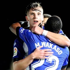 Demirovic y Munir marcan y el Alavés ordena no poner a Bojan