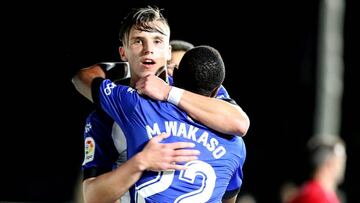 Los jugadores del Alavés celebran uno de sus goles en Formentera.