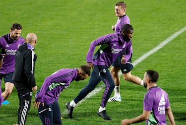 Antonio Rüdiger corre en uno de los ejercicios de aceleración dirigido por Antonio Pintus, el preparador fsíco del conjunto merengue.