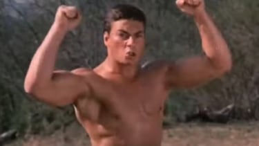 La insólita escena de Van Damme como un “karateca gay” en una de sus primeras películas