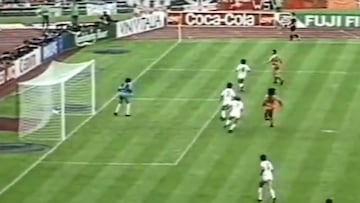 Mayne-Nicholls comparó el gol de Paredes con esta mítica volea de Van Basten