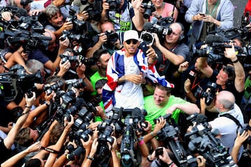 El piloto inglés de Mercedes alcanzó su cuarto Mundial de Fórmula 1 dos carreras antes de terminar el campeonato. Fue en el Gran Premio de México donde se convirtió en tetracampeón. Su rival directo durante la competición fue Vettel, que tuvo que abandonar en dos carreras (Singapur y Japón) de la recta final, facilitando así el nuevo título de Lewis Hamilton. 