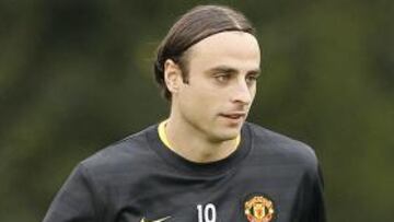 Amenazan a Berbatov con secuestrar a su esposa y a su hija