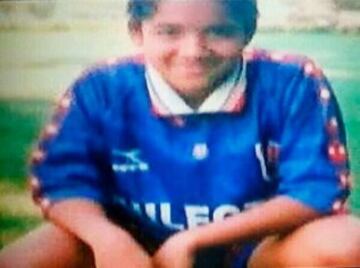 Jean Beausejour comenzó su carrera en las inferiores de la Universidad de Chile para luego pasar a la cantera de la UC, desde donde dio el salto a su exitosa vida como jugador. 