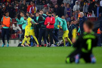 Los jugadores del Cádiz celebran la victoria tras finalizar el encuentro.